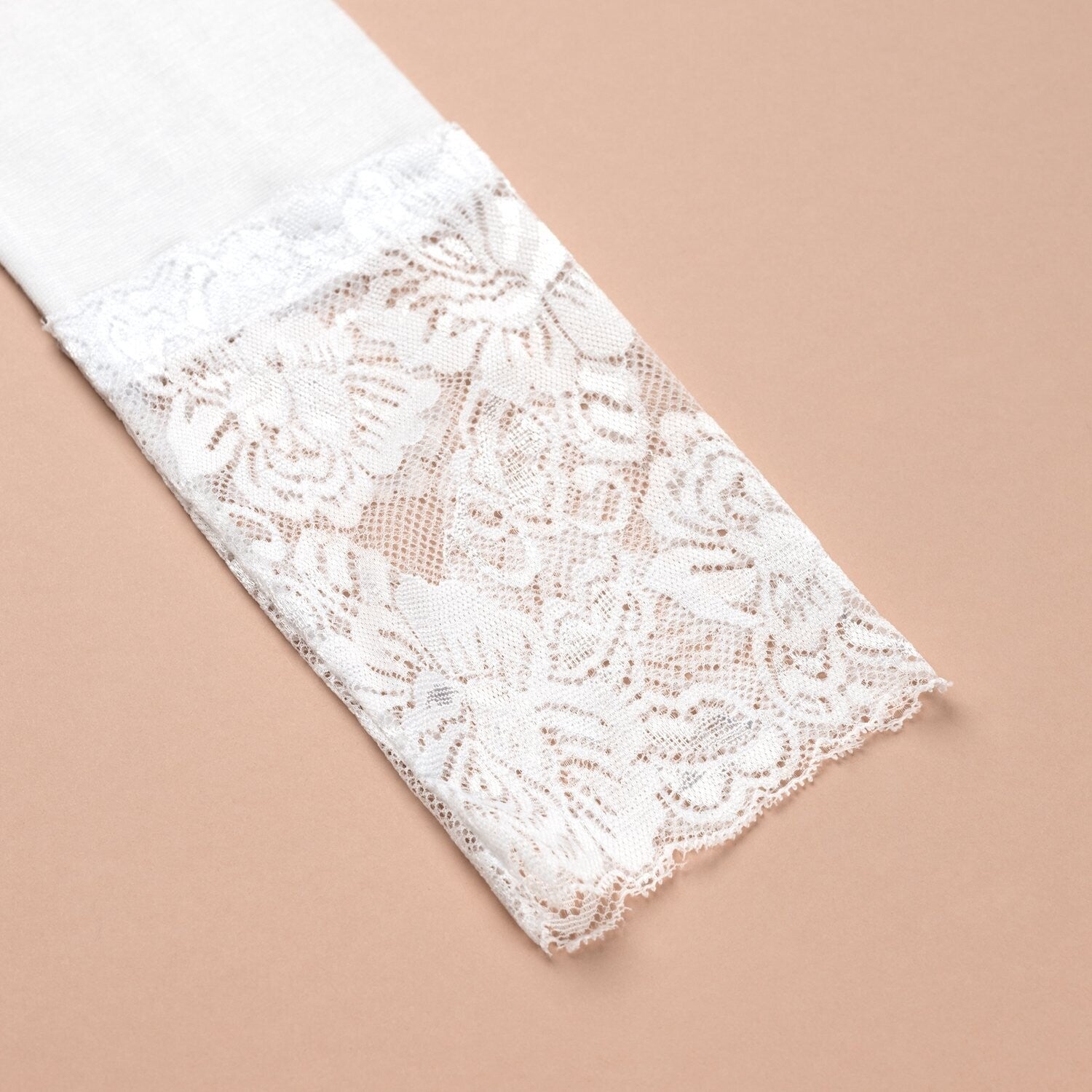 HANNAH - Top à manches longues avec col roulé et détails en dentelle florale
